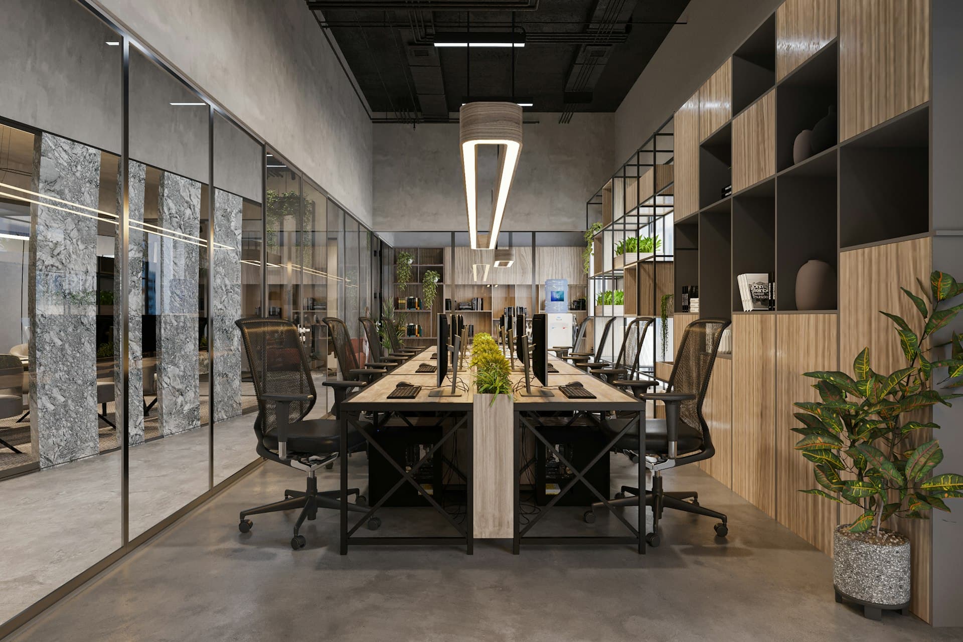 Cam bölmeli, ahşap raflı modern bir ofis çalışma alanı